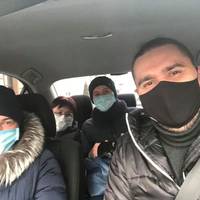 У Тернополі волонтери підвозять медиків на роботу (фото)