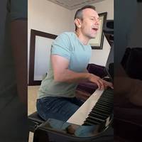 Хто на передовій з вірусом: Вакарчук заспівав для медиків