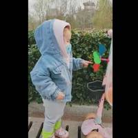 Китай оговтується від коронавірусу: люди почали виходити на вулиці, а заклади – працювати. ВІДЕО