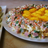 Рецепти недорогих салатів на Великдень