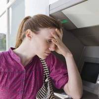 Як за одну хвилину повернути карту, яку «з’їв» банкомат