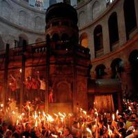 В Єрусалимі зійшов Благодатний вогонь: відео