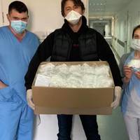 «Обміняв майже 246 тис. грн. на 250 комплектів захисту для медиків» – Притула далі забезпечує лікарів