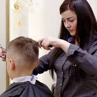 Тернополян просять підписати петицію про дозвіл на роботу перукарням та салонам краси