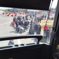 За перетин кордону в ПП “Краковець” з людей беруть гроші