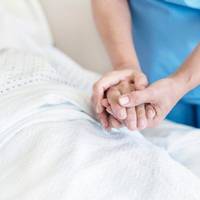 Просять потримати за руку, хоч через рукавицю: медсестра з Тернопільщини розповіла, як лікують хворих на коронавірус