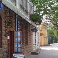 На Тернопільщині уже запрацювали магазини промислових товарів, перукарні та ательє (фото)