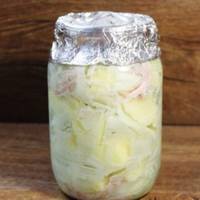 Смачнішої картопельки годі й шукати. Саме в банці, а не в горщику чи рукаві, ви отримаєте неперевершену смакоту