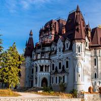 Неподалік Чорткова є замок який вражає своєю красою (Відео)