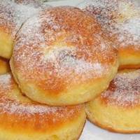 2 ст борошна, 2 яйця, 3 ложки сметани для самих пухленьких пампушок на сметані