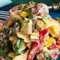 Кума дала рецепт салату з куркою, грибами і болгарським перцем, чоловік просто у захваті