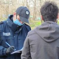 Зайшов у тролейбус та не хотів одягати маску. У Тернополі затримали порушника карантину