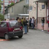 Учні Тернопільської автошколи не можуть скласти іспити й отримати свої водійські права. Відео