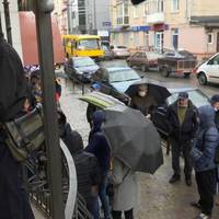 Від сьогодні, 2 червня у відділеннях деяких банківських установ відновили приймом оплати за візові послуги