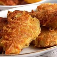 400 г курячого філе і 4 картоплини: простий рецепт ніжного і соковитого м’яса в хрусткій скоринці