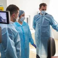 Пів тисяі за добу, прийдеться знову ввести обмеження: Зеленський звернувся до людей через карантин