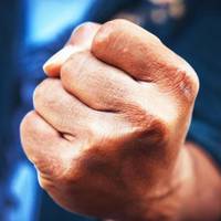 Лаявся і розкидав товар: неадекватний тернополянин влаштував погром у магазині і побив поліцейського