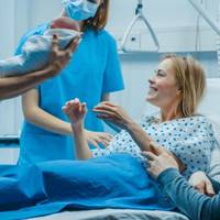 Відновити у пологових будинках Тернополя партнерські пологи просять жителі міста