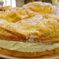 Це просто БОМБА! Найсмачніший торт, який я коли-небудь їла – Карпатка з заварним кремом