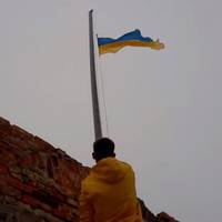 Тернопільщина: на горі Бона мандрівник підняв свій прапор на пустий флагшток (відео)