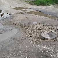 «Комунальники знищили єдиний заїзд до будинку»: обурення тернополян немає меж