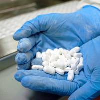 В Україні дозволили лікувати COVID-19 незареєстрованими ліками до 2021 року