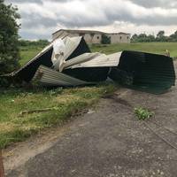 Зірвані дахи - вчора на Тернопільщині знову наробив біди смерч