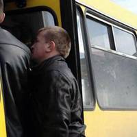 Закрив двері й рушив. У Тернополі жінка, яка випала з маршрутки, з травмами в лікарні