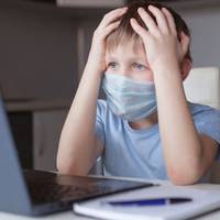 Заборонити дистанційну освіту: Діти повинні ходити в школу, вчитися, спілкуватися з однолітками – Опублікована петиція