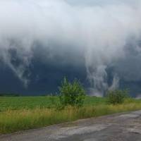 Вбило собаку та знесло автомобіль. У селі на Тернопільщині за 20 хвилин зливи стався потоп (фото, відео)