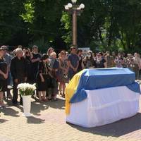 У Тернополі попрощалися з сержантом 24-го окремого штурмового батальйону “Айдар” Іваном Дедюхом. ВІДЕО