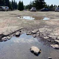 Тернополяни просять відремонтувати заїзд на Микулинецьке кладовище