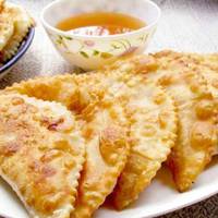 Ситні та смачні чебуреки по-домашньому. Хрусткі зовні та соковиті в середині