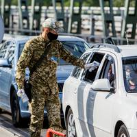 Ніякої ізоляції і тестів: Україна спростила поїздки за кордон, названо країни