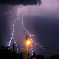 Грози, град та шквали: на Тернопільщину насувається негода