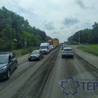 На Тернопільщині триває масштабне будівництво дороги, місцями – затори (фоторепортаж)