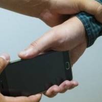 “Давайте вас сфотографую!”: у Тернополі винайшли новий спосіб красти мобільні телефони