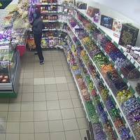 У Тернополі чоловік у захисній масці пограбував супермаркет. ВІДЕО