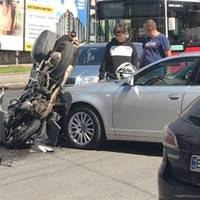 На проспекті Бандери – ДТП: на дорозі не розминулися мотоцикліст і водій легковика (фото)