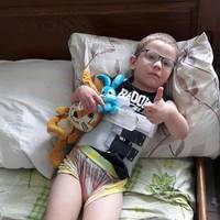 Тернополяни можуть допомогти маленькому сироті зібрати гроші на операцію