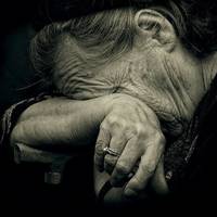 Псевдопрацівники соціальної служби обікрали пенсіонерку з Тернополя