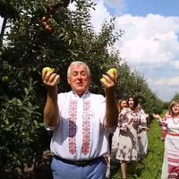 Герой України з Бучача зняв “бомбезний” кліп на своє 60-річчя. Відео