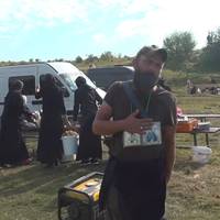 “Масок не носять, живуть в палатках, коронавірусу не бояться”: до Почаївської лаври прибули тисячі паломників (ВІДЕО)