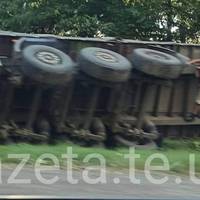 На Збаражчині перекинулася фура
