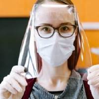 “Ми в щитках, по спині тече, в очах все пливе” – українська вчителька – про навчання під час коронавірусу