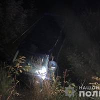 Розвертався і злетів з дороги в урвище: смертельна аварія на Тернопільщині (ФОТО)