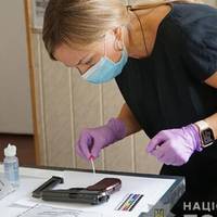 У тернопільському парку Топільче розгулював чоловік зі зброєю та наркотиками