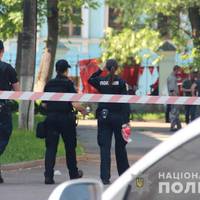 На місце події виїхали усі екстрені служби: тернополянин “замінував” автомобіль у дворі будинку (ВІДЕО)