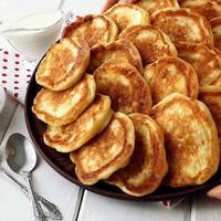 Ситні сирні оладки на кефірі за 20 хвилин. Смакота на сніданок!