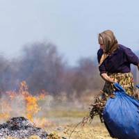 Жителям Тернопільщини нагадують, що за спалення сухої трави їх чекає штраф